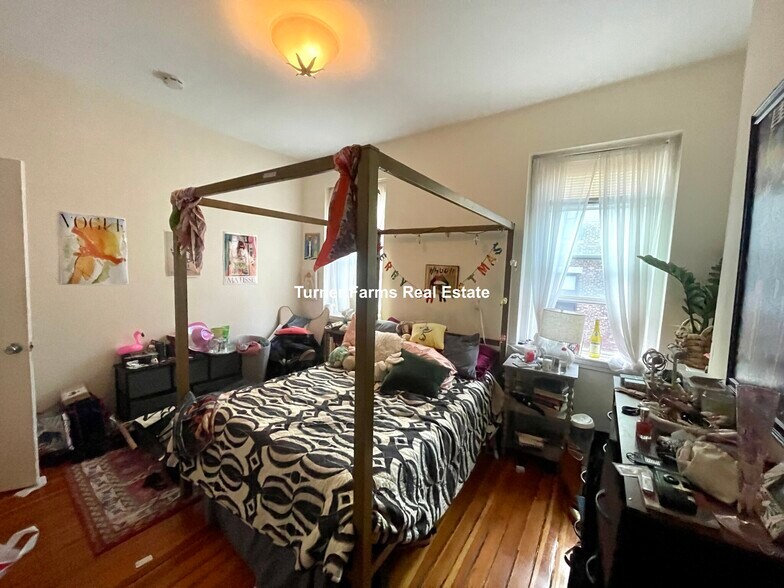 Building Photo - 19 Aberdeen St