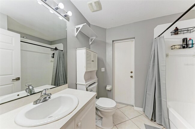 Building Photo - 4132 Shorewood St