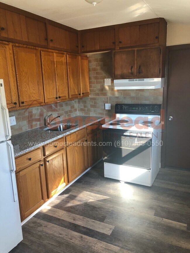 Primary Photo - 3528 W 9th St