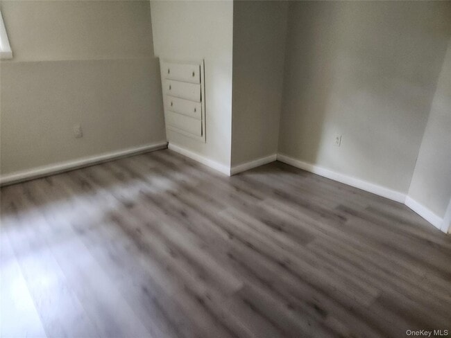 Building Photo - 4 Norman Dr