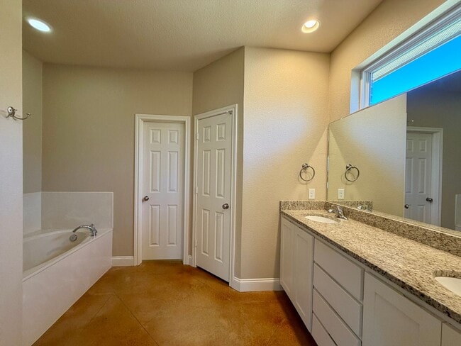 Building Photo - 2941 Savannah Ct