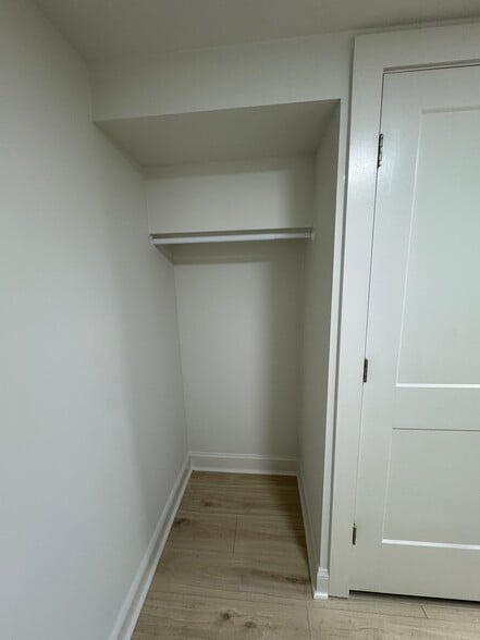 Building Photo - 886 Moore Rd