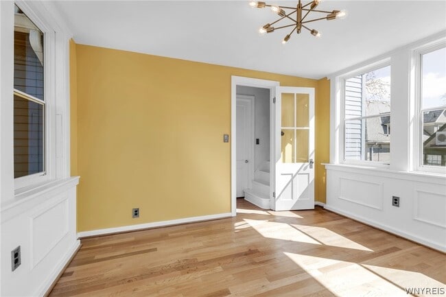 Building Photo - 887 W Ferry St