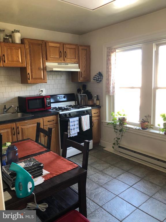 Building Photo - 167 W 7th Ave