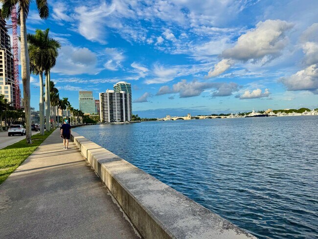 Building Photo - 1527 S Flagler Dr