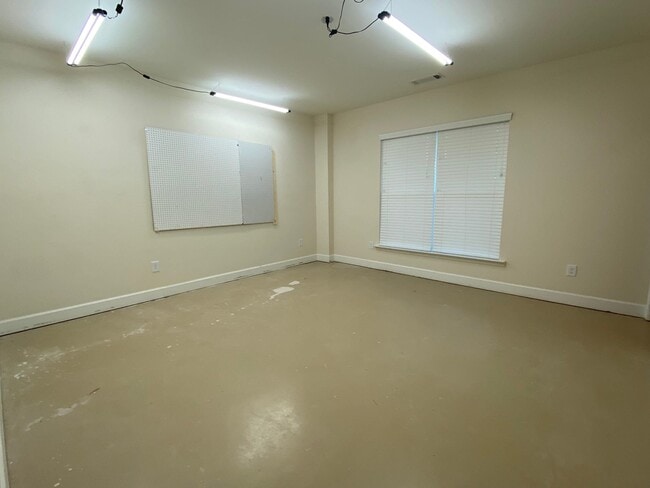 Building Photo - 1060 Crooked Creek Rd