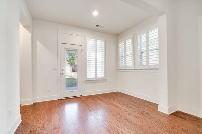 Building Photo - 279 Tanglewood Ln