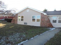 Building Photo - 230 SE 121st Rd