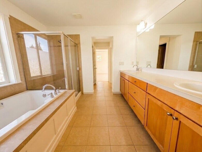 Building Photo - 18200 NE 110th St