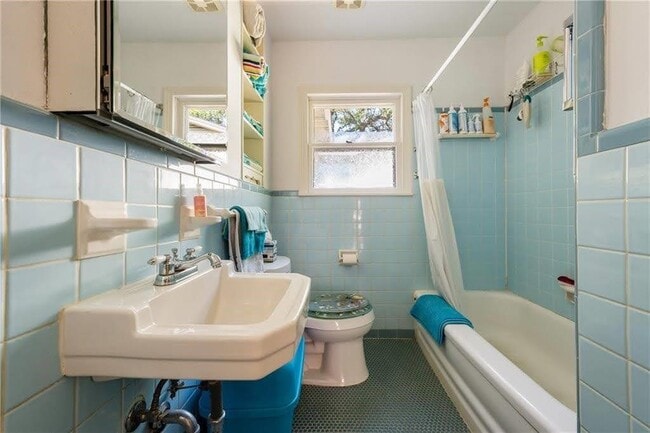 Building Photo - 4407 Lareina Dr