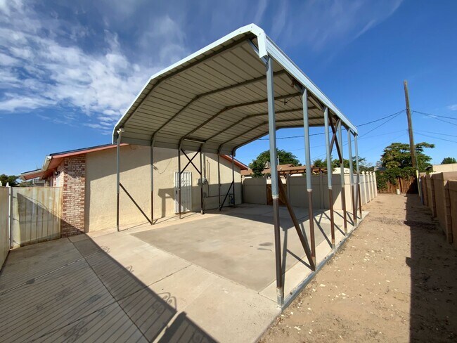 Building Photo - 3 Bedroom Single Story Home Available Near...