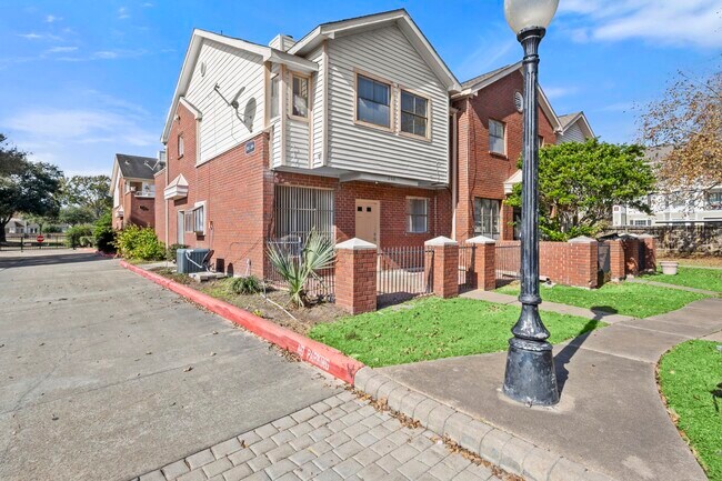 Building Photo - 1103 Dulles Ave