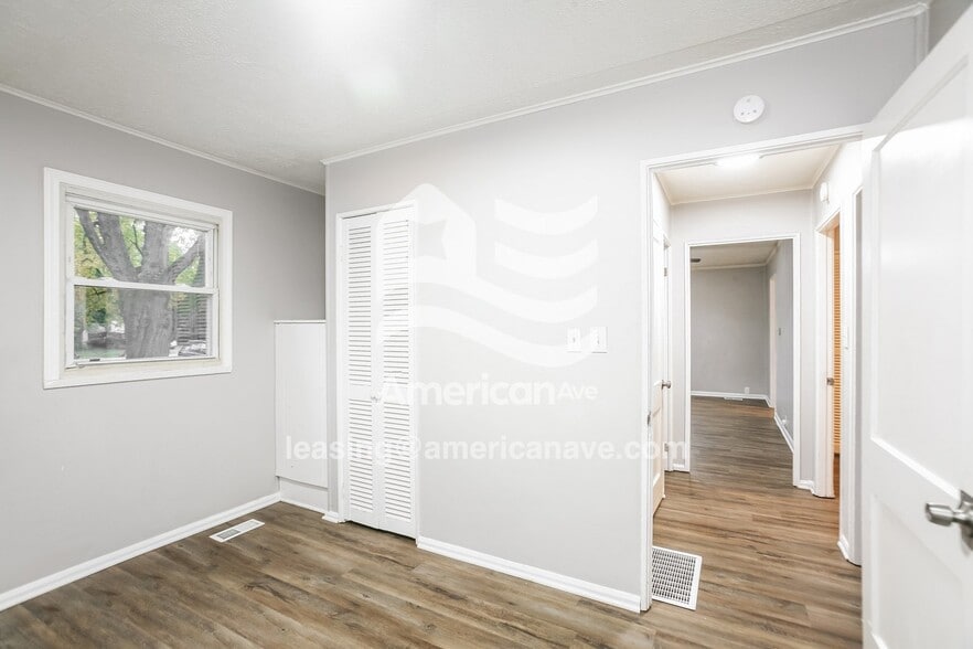 Building Photo - 2036 W Kessler Blvd N Dr