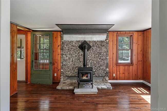 Building Photo - 222 Bog Hollow Rd