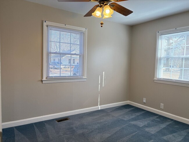 Building Photo - MOVE IN SPECIAL: 2 Bedroom, 1 Bathroom in Greensboro!