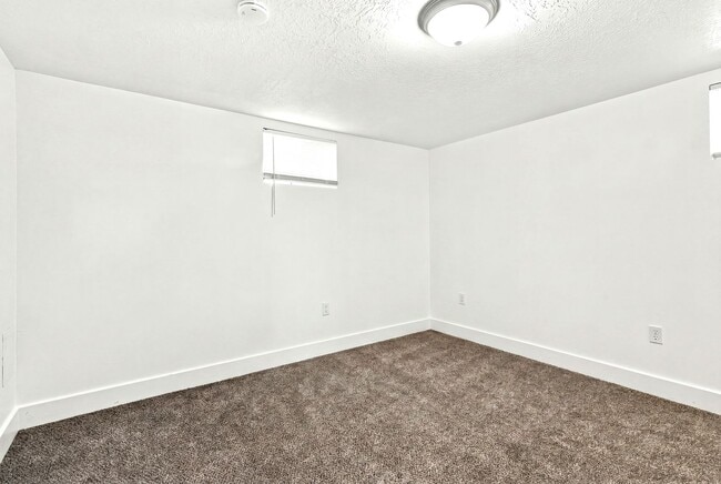 Building Photo - 5256 S 2000 W