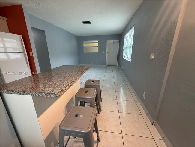 Building Photo - 1301 N 12th Ct