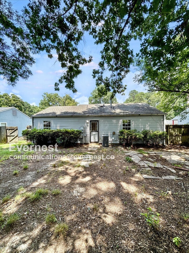 Building Photo - 818 Bedrock Ln