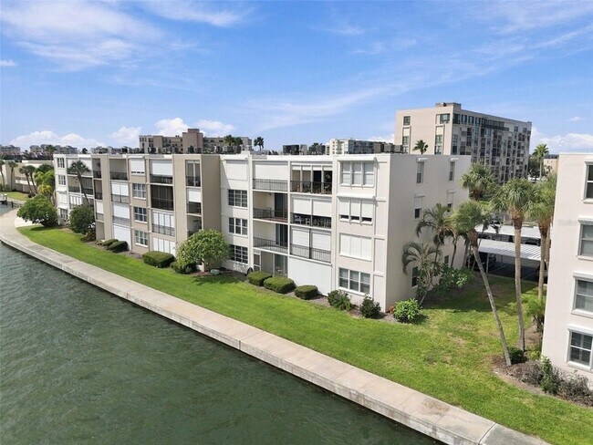 Building Photo - 7625 Sun Island Dr S