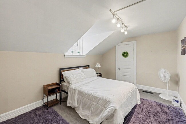 Building Photo - 1391 Woodbridge St