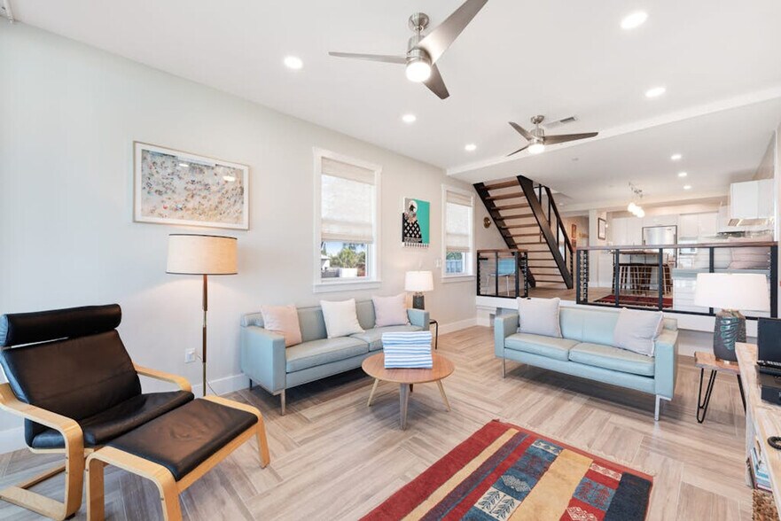 Building Photo - 5610 Gulf Dr