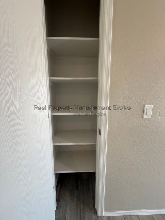Building Photo - 7105 S 251st Dr