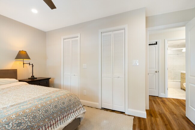 Building Photo - 165 Byrne Ave