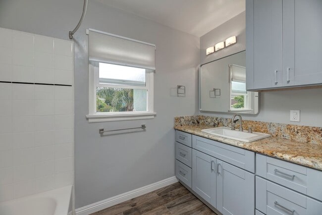 Building Photo - 1048 4th St