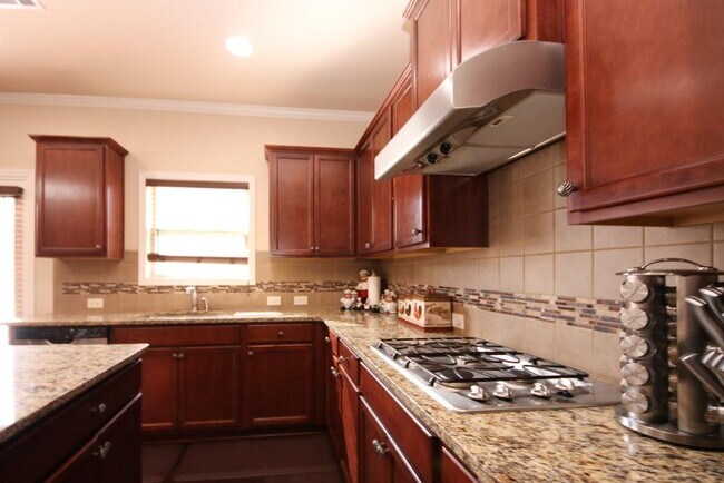 Building Photo - 3415 Pointe Vecchio Cir