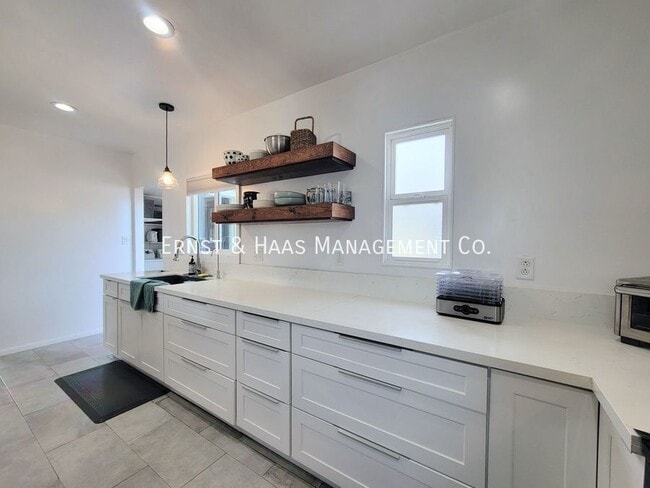 Building Photo - 3041 E Spaulding St