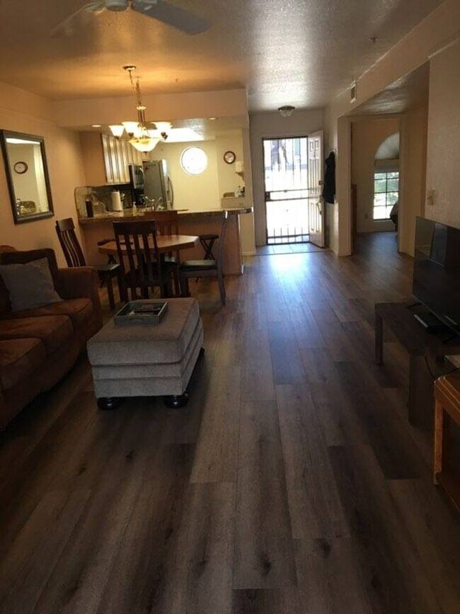 Building Photo - Furnished Condo Summer Rental