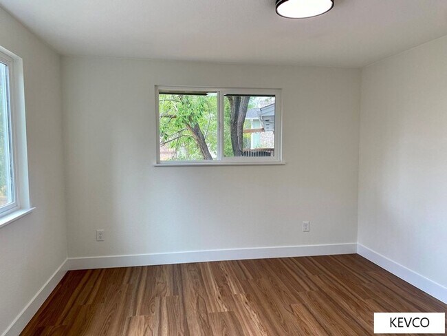 Building Photo - Tastefully Renovated Home!