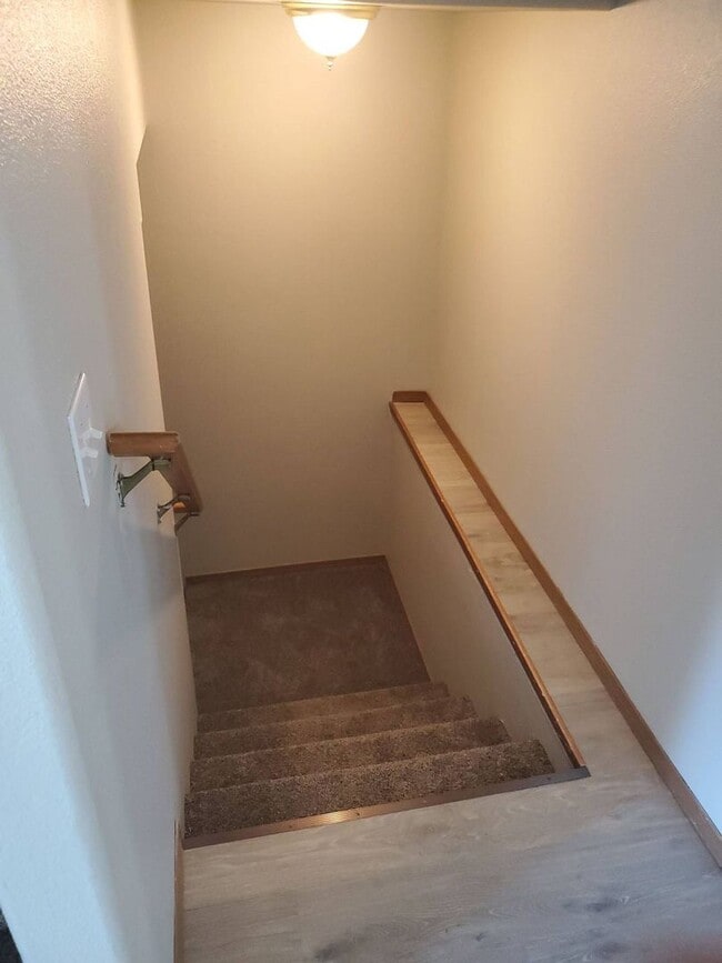 Building Photo - Wonderful 3 bedroom 2 bath Duplex in Post ...