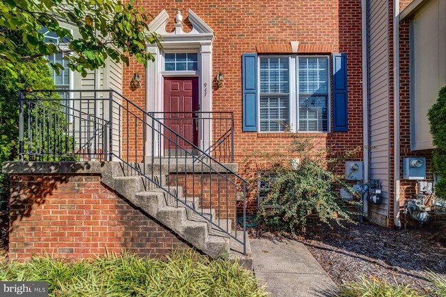 Building Photo - 947 Harrison Cir