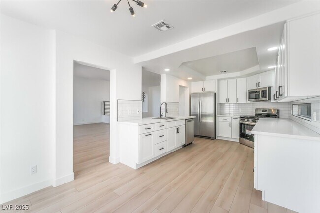 Building Photo - 8300 Bermuda Beach Dr