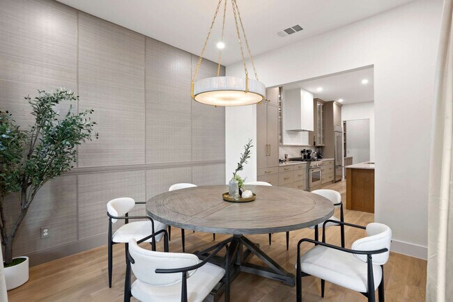 Building Photo - 8922 San Benito Way