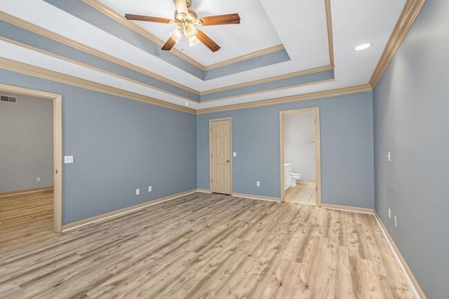 Building Photo - 2075 Igou Crossing Dr