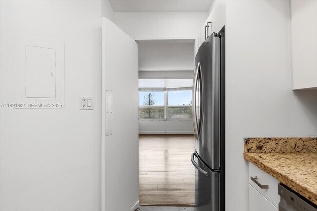 Building Photo - 4925 Collins Ave