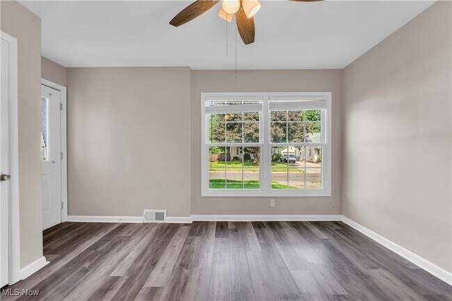 Building Photo - 1253 Hilltop Dr