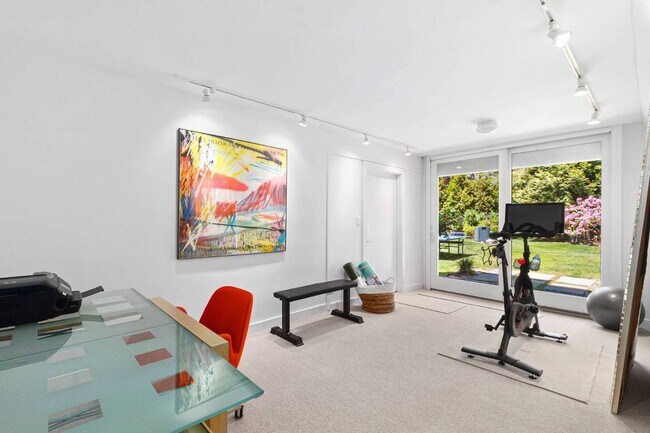 Building Photo - 114 Narod Blvd