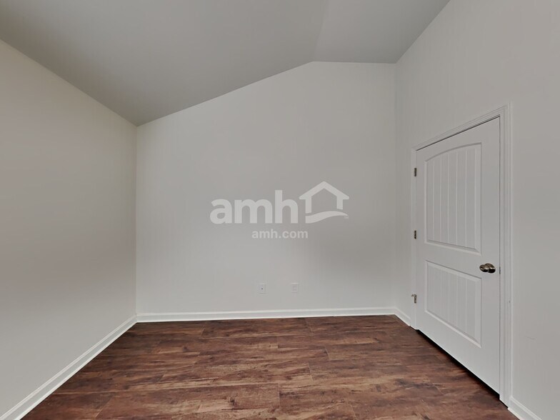 Building Photo - 421 Lossie Ln