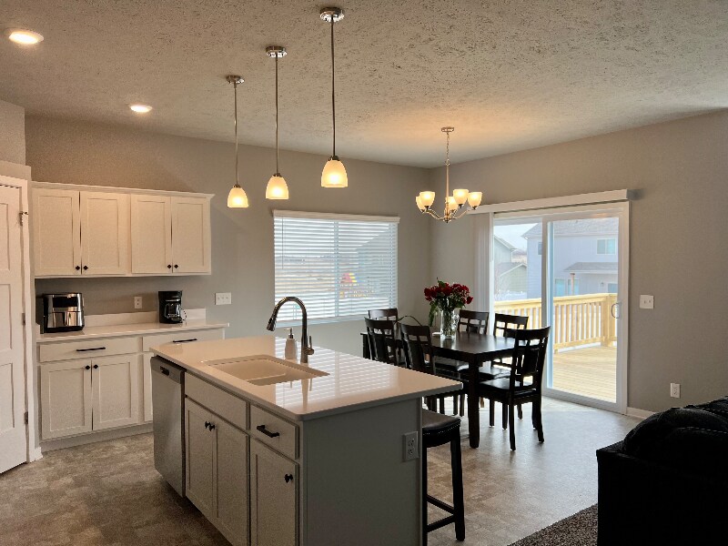 Building Photo - 1909 Hummingbird Dr