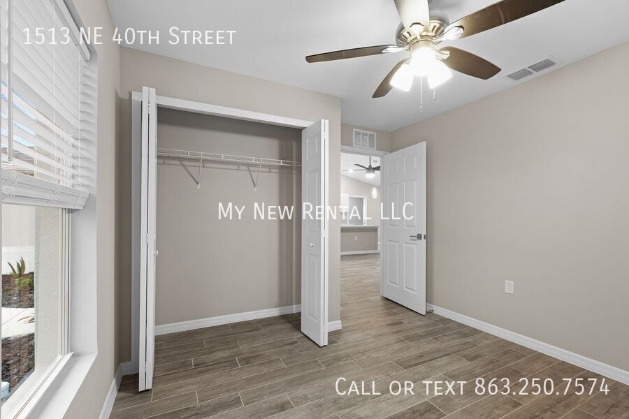 Building Photo - 1513 NE 40th St