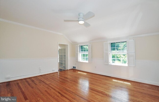 Building Photo - 6003 Woodacres Dr