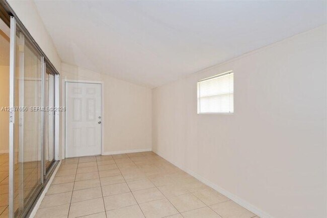 Building Photo - 4304 N Shore Dr