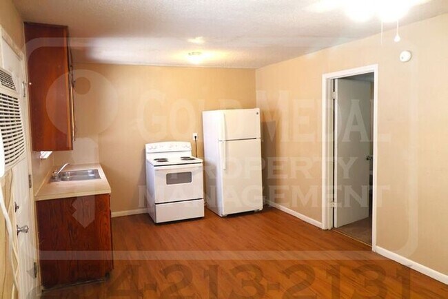Building Photo - 926 J R Ct
