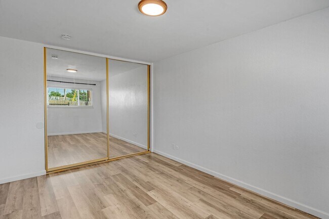 Building Photo - Updated Orangevale Duplex with Private Yard and Garage!