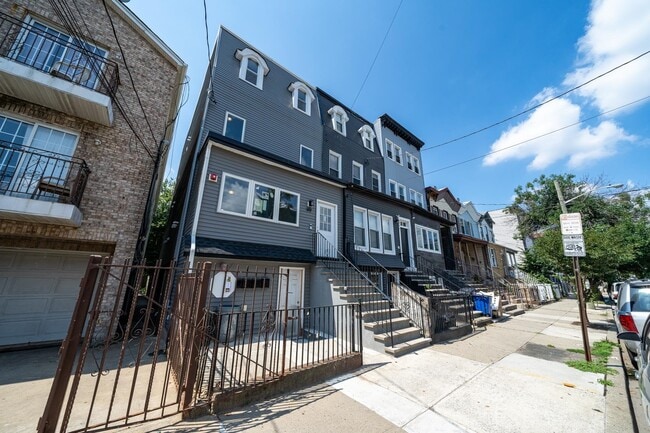 Building Photo - 49 Jewett Ave