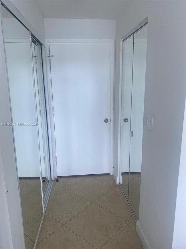 Building Photo - 6580 Indian Creek Dr