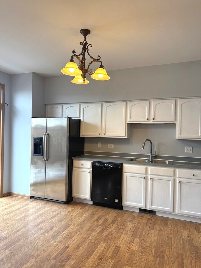 Building Photo - 2208 Rebecca Cir